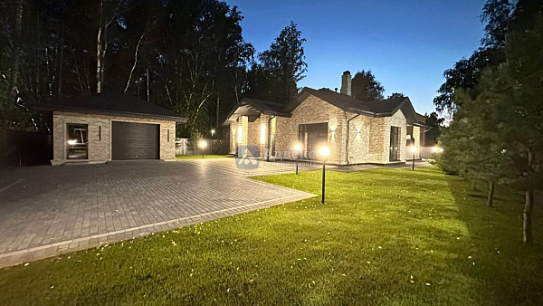 Коттедж 196 м²