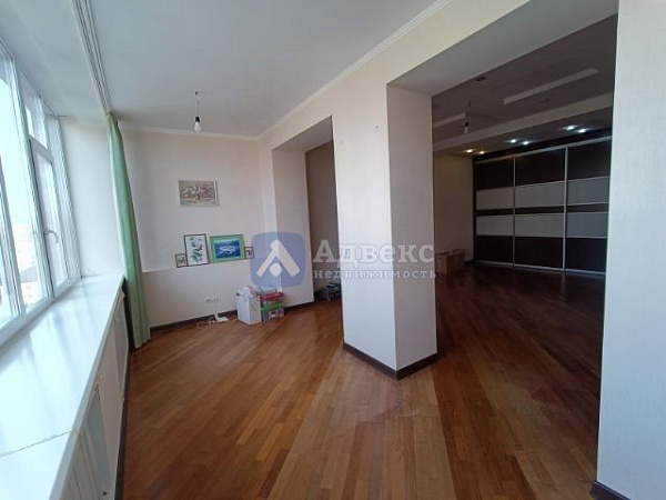 Квартира 3-комн., 124.2 м²