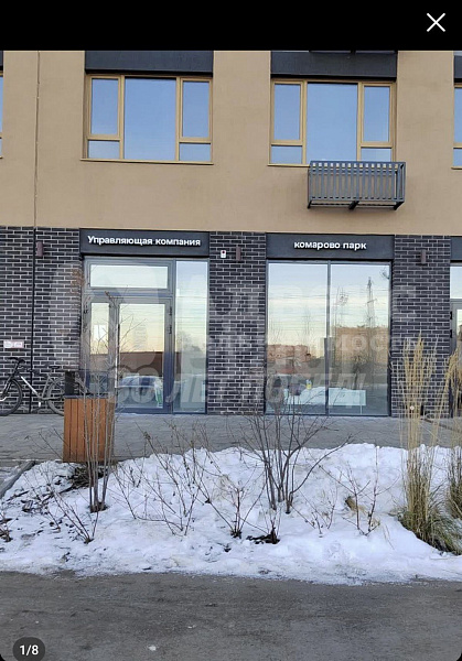 Прекрасный офис на 1 этаже 9-этажного дома ждет своих арендаторов! Общая площадь составляет 92.00 кв.м., что делает этот офис идеальным для различных видов бизнеса. В настоящее время в нем выполнен свежий современный ремонт, который создает уютную и функц