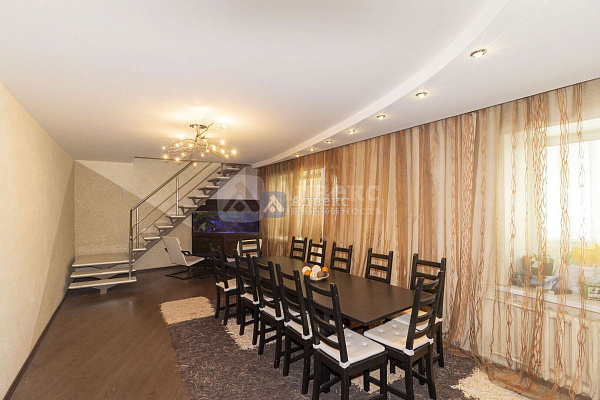 Квартира 3-комн., 160 м² Квартира 3-комн., 160 м²