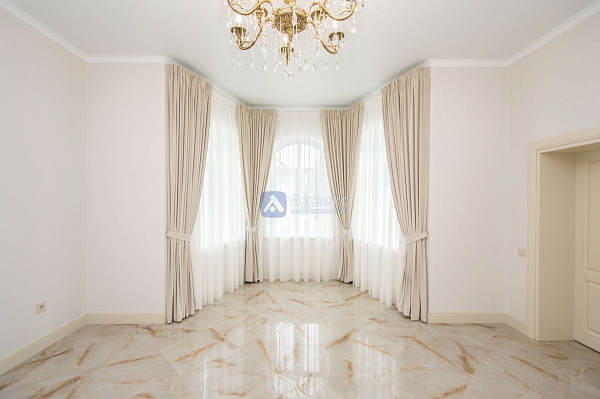 Коттедж 410 м²