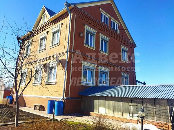 Коттедж 347.9 м²