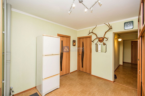 Квартира 3-комн., 93 м²