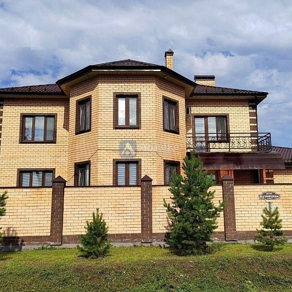 Коттедж 301.2 м²