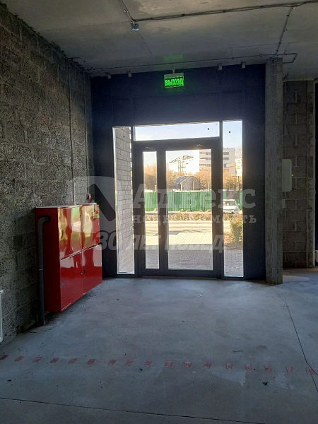 Ищете идеальное место для офиса в центре города? Предлагаем вашему вниманию аренду офиса площадью 54.80 кв.м. на 1 этаже 17-этажного дома. Это идеальное пространство для вашего бизнеса!

Офис имеет одну комнату, что позволит вам организовать удобное рабоч