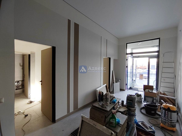 Прекрасный офис на 1 этаже 9-этажного дома ждет своих арендаторов! Общая площадь составляет 92.00 кв.м., что делает этот офис идеальным для различных видов бизнеса. В настоящее время в нем выполнен свежий современный ремонт, который создает уютную и функц