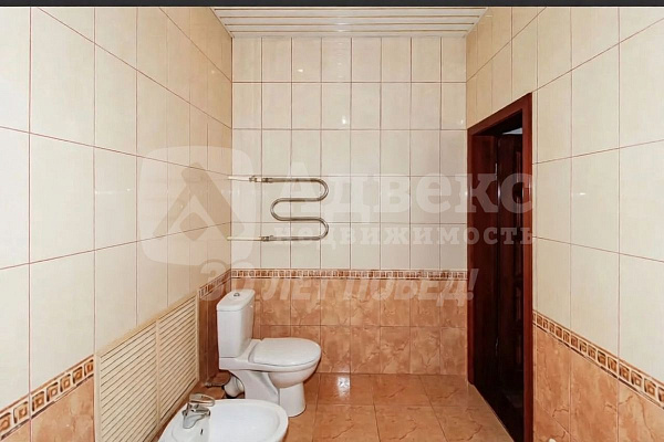 Квартира 5-комн., 200 м²