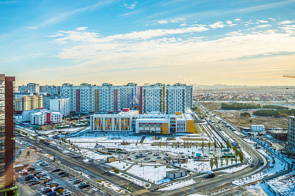 Прекрасный офис на 1 этаже 9-этажного дома ждет своих арендаторов! Общая площадь составляет 92.00 кв.м., что делает этот офис идеальным для различных видов бизнеса. В настоящее время в нем выполнен свежий современный ремонт, который создает уютную и функц