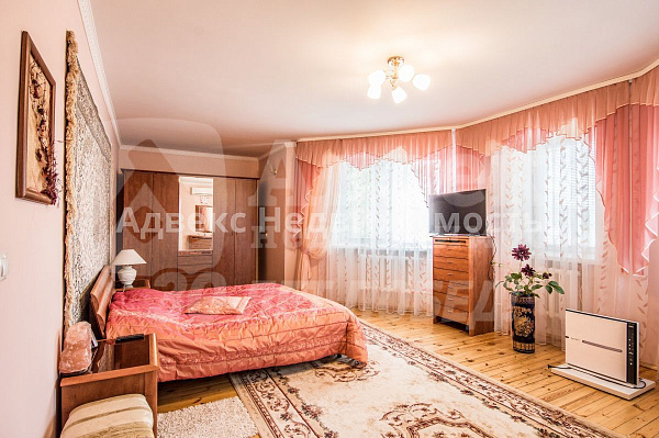 Дом, 651.8 кв.м.