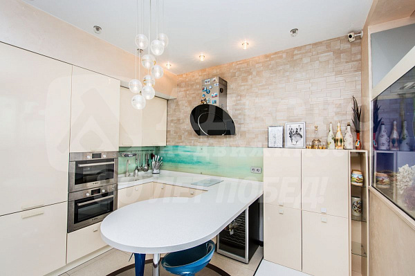 Квартира 3-комн., 119 м²