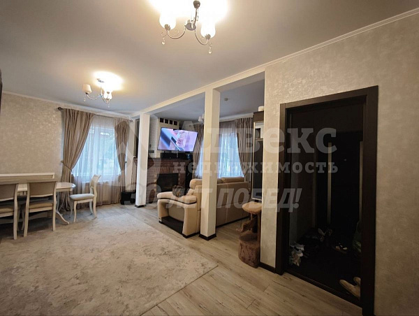 Коттедж 178 м²