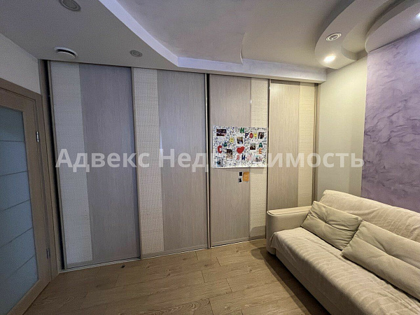 Квартира 3-комн., 121 м²