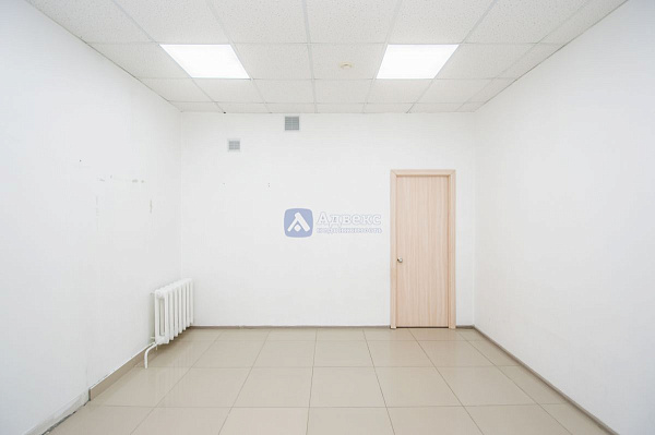 Хорошее месторасположение объекта в Южном мик-не города. . Отдельный вход с улицы  и выход во двор  . Планировка охватывает большой выбор коммерческой деятельности.  Помещение состоит из 4х основных помещений 66, 36,40,17м2  Просторный зал, большой игрово