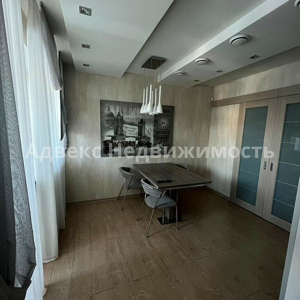 Квартира 3-комн., 121 м²