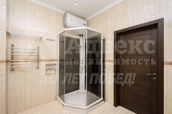 Квартира 4-комн., 156 м²