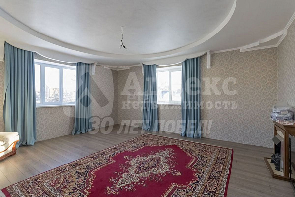 Коттедж 380 м²