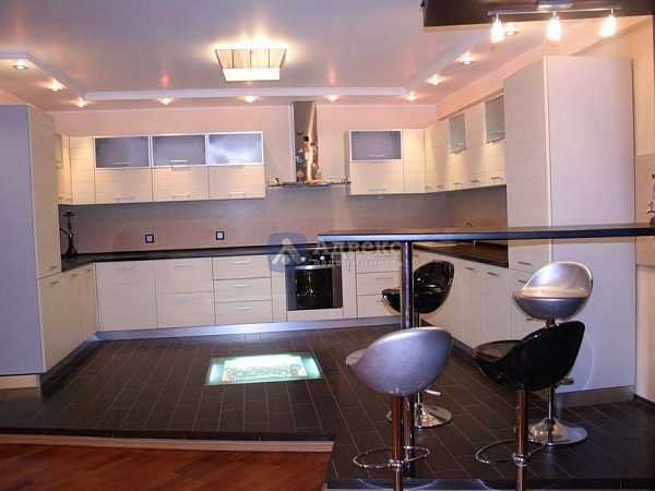Квартира 3-комн., 100 м² Квартира 3-комн., 100 м²