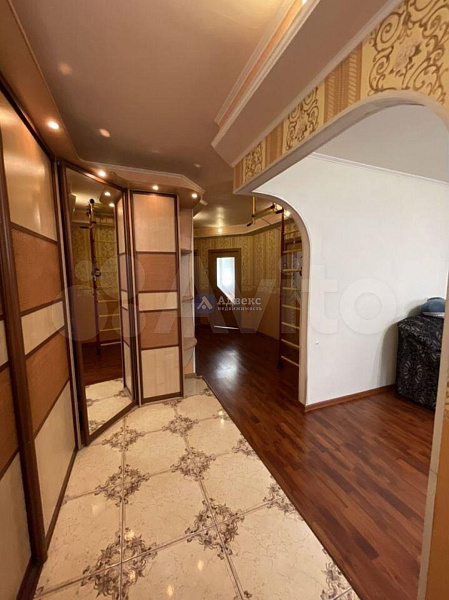 Квартира 3-комн., 82 м²