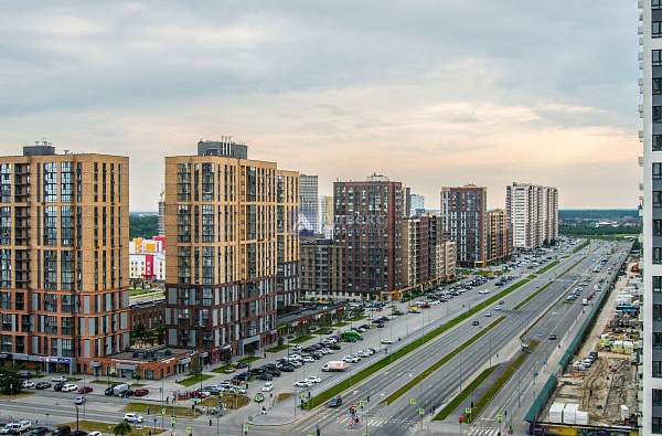 Прекрасный офис на 1 этаже 9-этажного дома ждет своих арендаторов! Общая площадь составляет 92.00 кв.м., что делает этот офис идеальным для различных видов бизнеса. В настоящее время в нем выполнен свежий современный ремонт, который создает уютную и функц