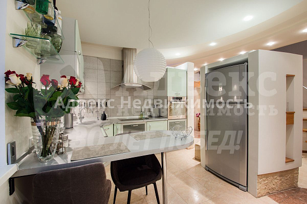 Квартира 4-комн., 185.3 м²