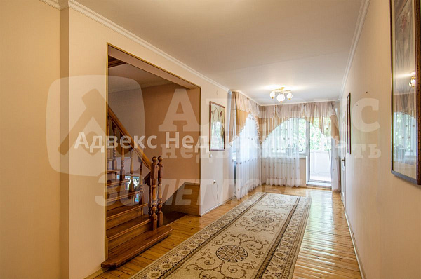 Дом, 651.8 кв.м.