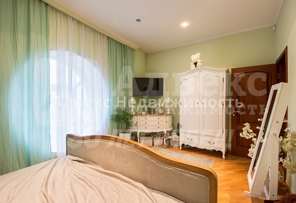 Квартира 4-комн., 185.3 м²