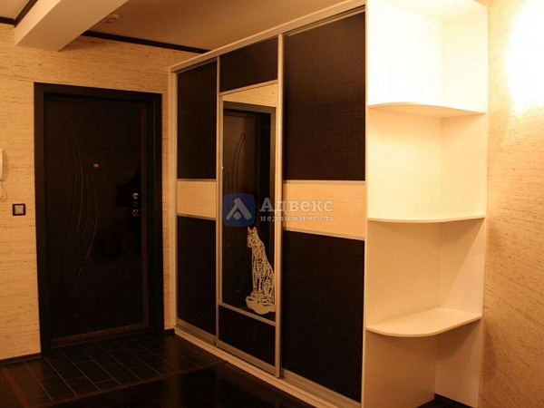 Квартира 3-комн., 100 м² Квартира 3-комн., 100 м²