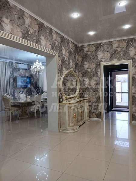 Коттедж 200 м²