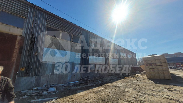 Сдам в арендупроизводственно-складское помещение 200 кв.м.
Помещение тёплое. Кран-балка имеется.
Расположено в районе ММС. 
Вода, электричество, отопление газовое.
Возможно увеличение выделенной мощности.
Санузел в соседнем здании.
Также имеется возможнос