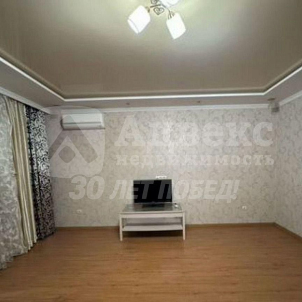Квартира 2-комн., 75 м²