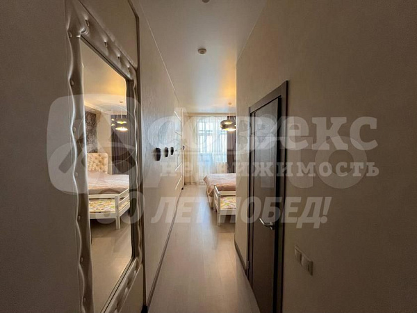 Квартира 3-комн., 122 м²