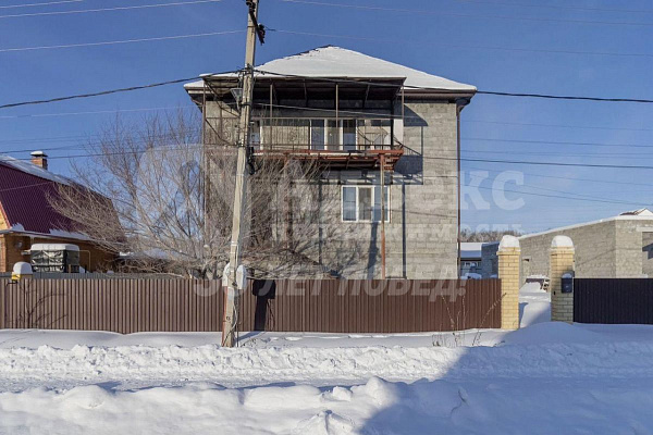 Коттедж 380 м²