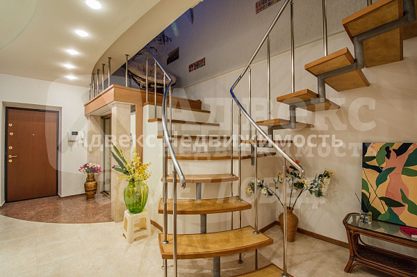 Квартира 4-комн., 185.3 м²