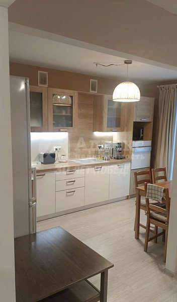 Квартира 3-комн., 75 м²