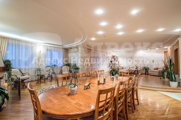 Квартира 4-комн., 185.3 м²