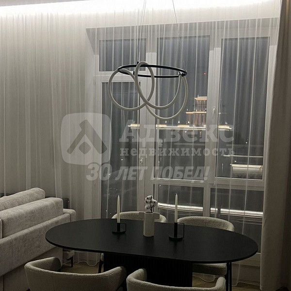 Квартира 2-комн., 82 м²