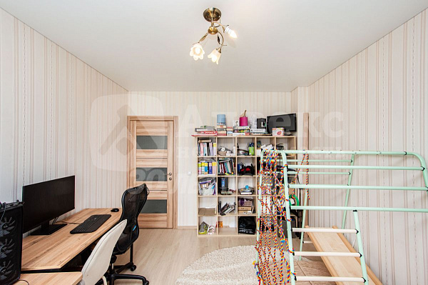 Квартира 3-комн., 77 м²