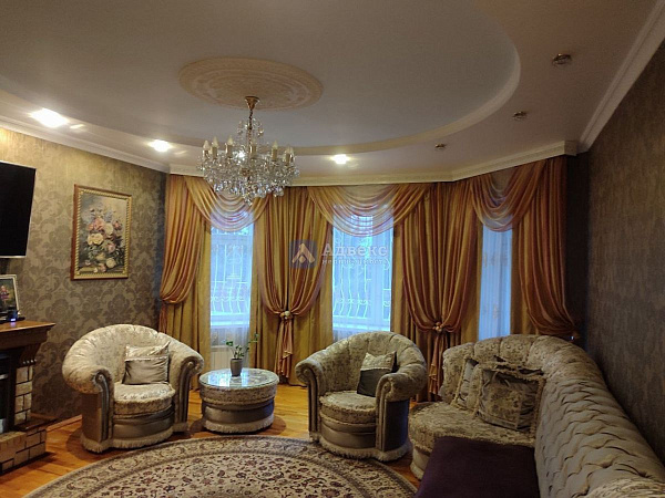 Коттедж 240 м²