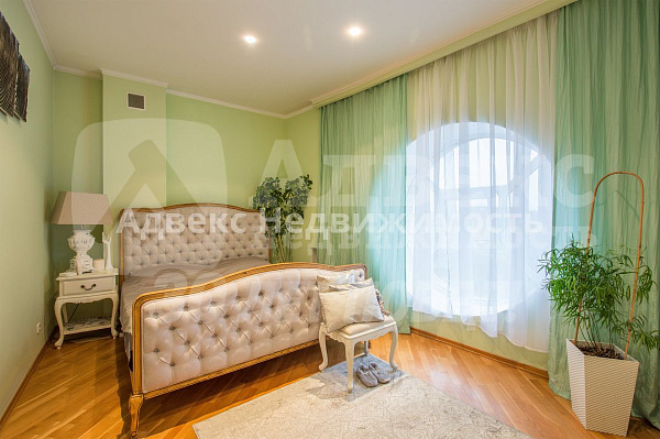 Квартира 4-комн., 185.3 м²