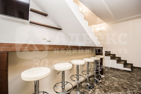 Коттедж 410 м²