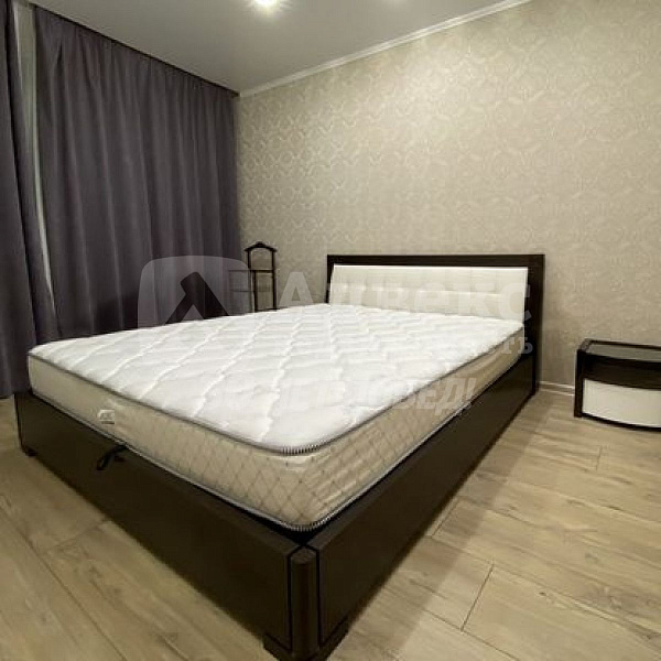 Квартира 3-комн., 105 м²