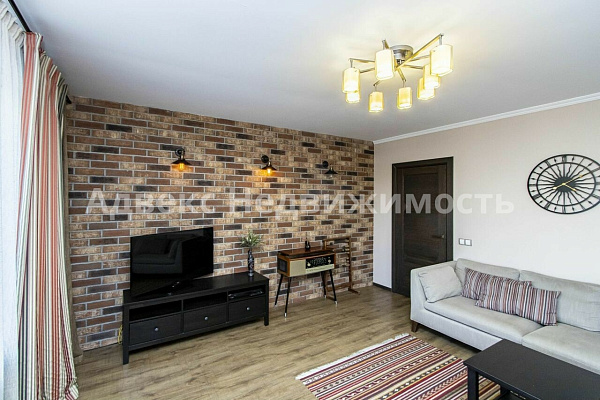 Квартира 3-комн., 85 м²