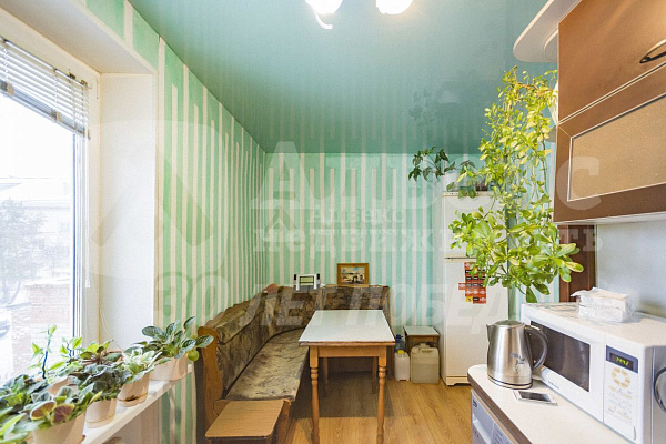 Квартира 4-комн., 90 м²