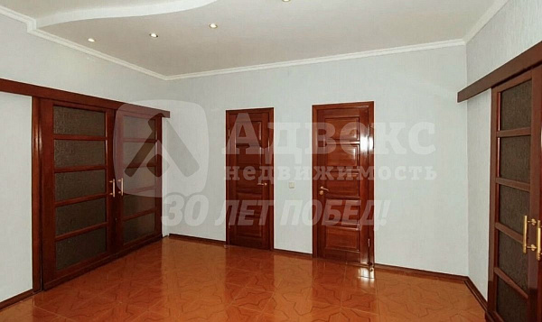 Квартира 5-комн., 200 м²