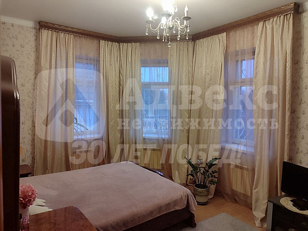 Коттедж 240 м²