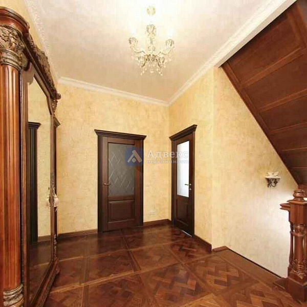 Коттедж 260 м²