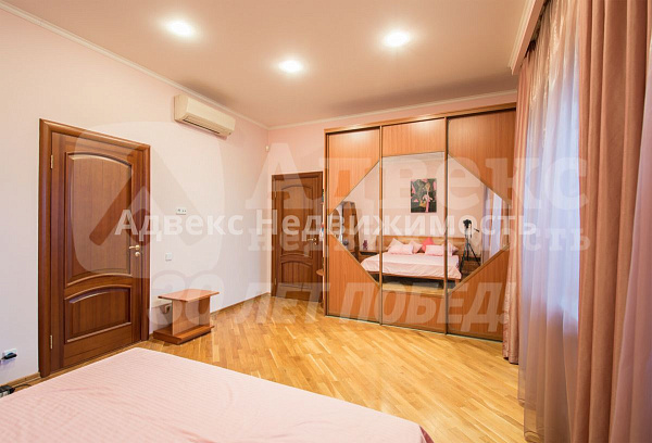 Квартира 4-комн., 185.3 м²