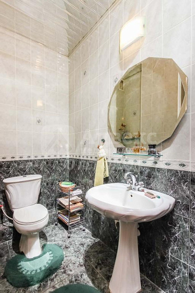 Квартира 4-комн., 242.6 м²