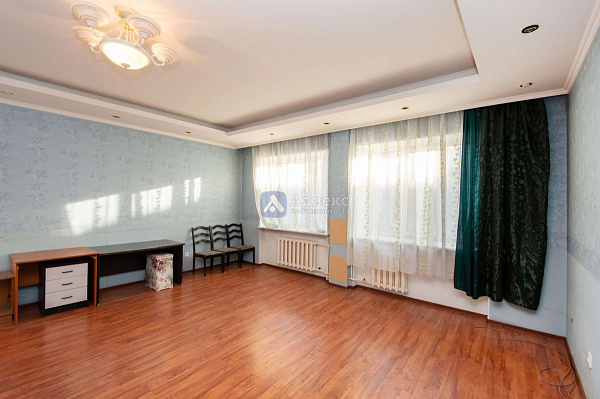 4-к квартира, 180 кв.м.