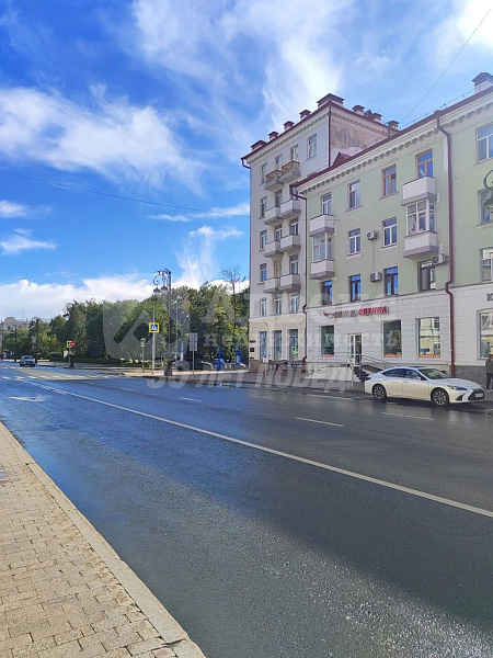 67,5 квадратных метров свободного назначения на первой линии — ваша точка роста уже сегодня! Без комиссии для арендатора! Аренда коммерческого помещения с отдельным входом с улицы на первом этаже четырёхэтажного дома, где каждая минута клиента — на вес зо